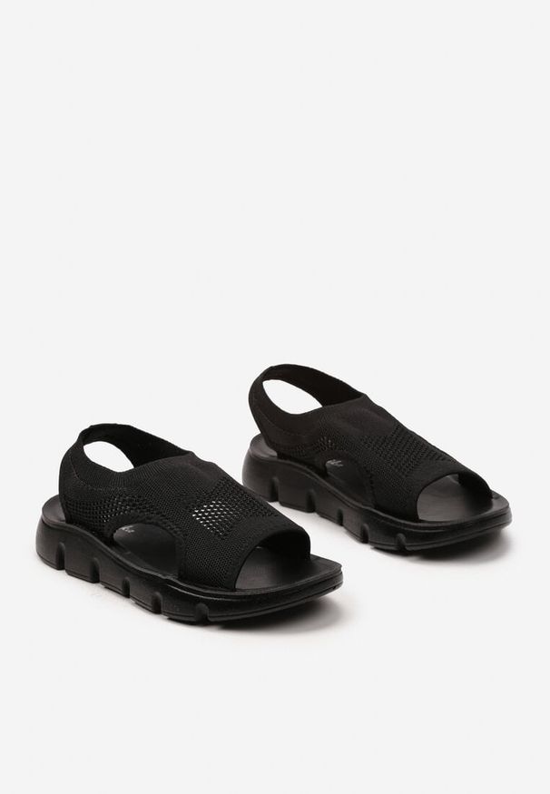 Born2be - Czarne Sandały Wsuwane z Elastyczną Cholewką Nannoetia. Okazja: na plażę. Zapięcie: bez zapięcia. Kolor: czarny. Sezon: lato. Styl: elegancki