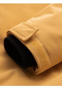 Ombre Clothing - Długa ocieplana męska kurtka z odblaskowymi elementami – żółta V2 - Rozmiar: XXL. Typ kołnierza: kołnierzyk stójkowy, kaptur. Kolor: żółty. Materiał: guma, syntetyk, poliester, materiał. Długość: długie. Wzór: aplikacja, nadruk #7