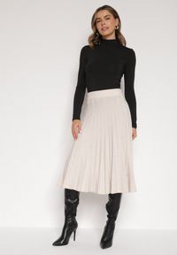 Born2be - Beżowa Rozkloszowana Plisowana Spódnica Dzianinowa Tussana. Okazja: na co dzień. Stan: podwyższony. Kolor: beżowy. Materiał: dzianina. Styl: casual #5