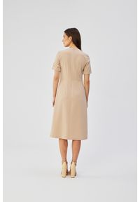 Stylove - Elegancka sukienka midi z ozdobnymi zakładkami beżowa. Kolor: beżowy. Styl: elegancki. Długość: midi