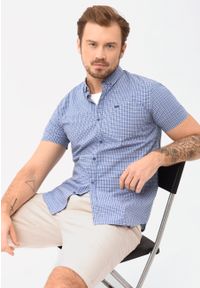 Volcano - Koszula letnia w kratkę, Regular Fit, C-JUKAN. Typ kołnierza: button down. Materiał: bawełna, włókno, materiał. Długość rękawa: krótki rękaw. Długość: krótkie. Wzór: kratka. Sezon: lato. Styl: klasyczny #1