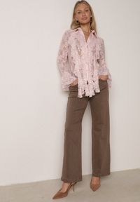 Born2be - Różowa Koszula Koronkowa z Wiskozy z Bawełną Ozdobiona Falbanami Hermerine. Kolor: różowy. Materiał: wiskoza, bawełna, koronka. Wzór: aplikacja. Styl: elegancki, klasyczny #3
