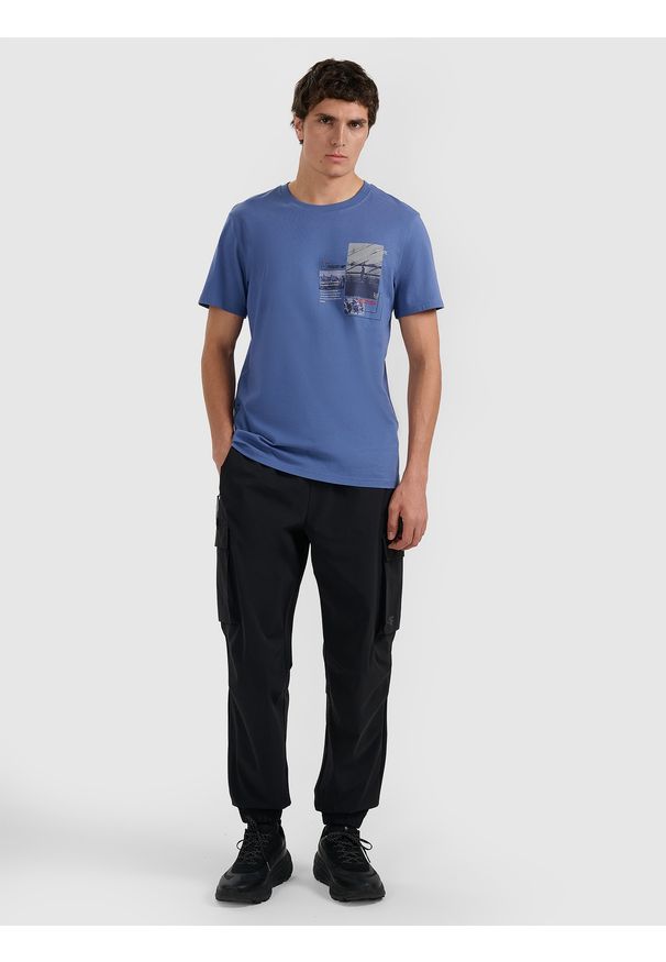 4f - 4F T-shirt regular z nadrukiem męski - granatowy S. Okazja: na co dzień. Kolor: niebieski. Materiał: bawełna, materiał. Wzór: nadruk. Styl: casual