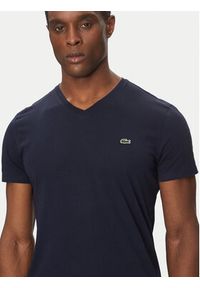 Lacoste T-Shirt TH6710 Granatowy Regular Fit. Kolor: niebieski. Materiał: bawełna #5