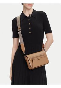 DKNY Torebka Bryant Ave Md Flap C R42E3E21 Brązowy. Kolor: brązowy. Materiał: skórzane #1