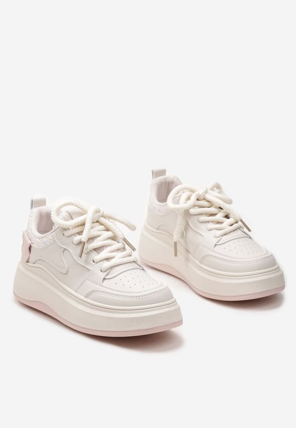 Renee - Beżowo-Różowe Sneakersy na Platformie przed Kostkę z Ozdobnymi Przeszyciami Arsicada. Wysokość cholewki: przed kostkę. Nosek buta: okrągły. Zapięcie: sznurówki. Kolor: beżowy. Obcas: na platformie