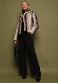 Born2be - Beżowa Jednorzędowa Kurtka Futerko o Krótkim Kroju Lonella. Okazja: na sylwestra, na co dzień, na spacer. Kolor: beżowy. Materiał: futro. Długość: krótkie. Styl: casual, elegancki #5