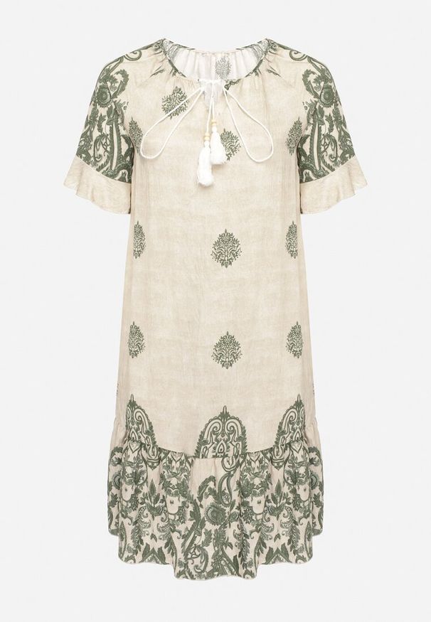 Born2be - Zielona Wiskozowa Sukienka w Stylu Boho z Frędzlami i Falbankami Korilia. Typ kołnierza: kołnierz z falbankami. Kolor: zielony. Materiał: wiskoza. Sezon: lato. Styl: boho