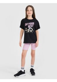 4f - 4F T-shirt regular z nadrukiem dziewczęcy - czarny 146 (10-11 lat). Okazja: na co dzień. Kolor: czarny. Materiał: jersey, dzianina, bawełna. Długość rękawa: krótki rękaw. Długość: krótkie. Wzór: nadruk. Sezon: lato. Styl: casual, klasyczny, sportowy #2