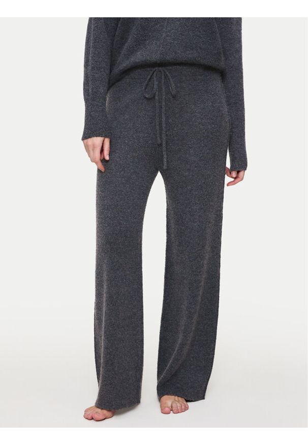 Triumph Spodnie materiałowe Amourette Cozy 10225058 Szary Regular Fit. Kolor: szary. Materiał: syntetyk