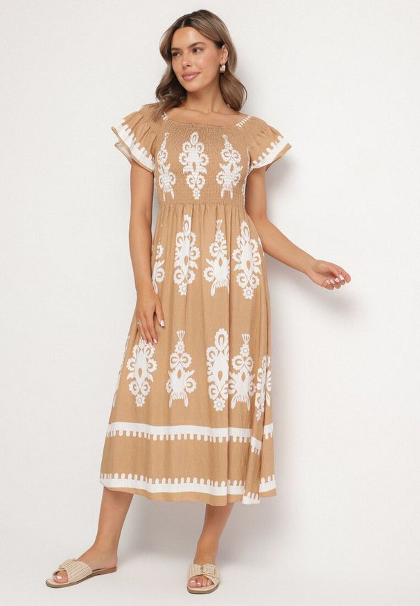 Born2be - Beżowa Wiskozowa Sukienka w Ornamentalne Wzory o Rozkloszowanym Kroju Divessa. Kolor: beżowy. Materiał: wiskoza. Długość rękawa: krótki rękaw. Typ sukienki: proste