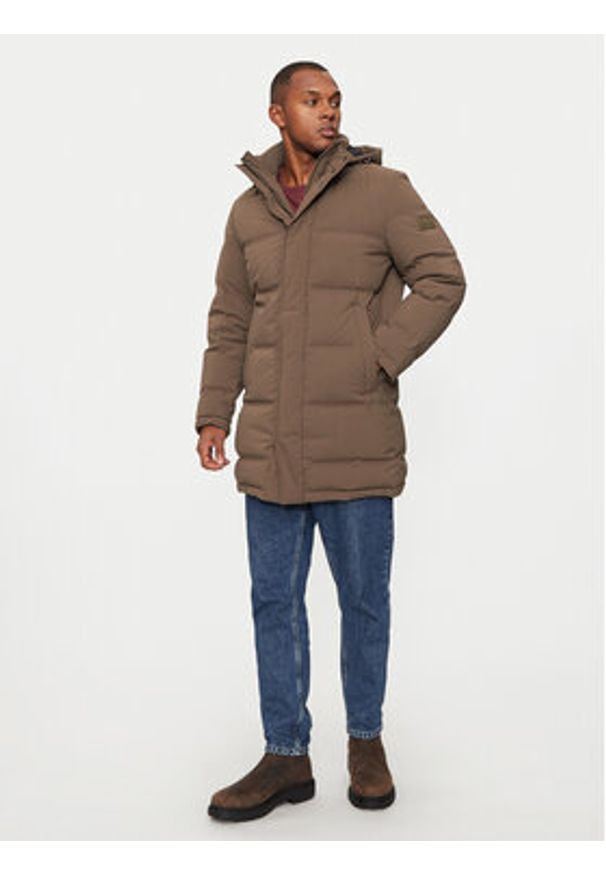 Hechter Paris Płaszcz zimowy 45017 142205 Khaki Regular Fit. Kolor: brązowy. Materiał: syntetyk. Sezon: zima