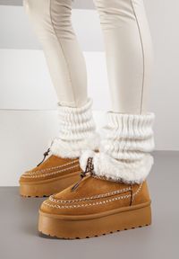 Renee - Brązowe Śniegowce na Platformie Ozdobione Futerkiem i Przeszyciami Linerva. Okazja: na co dzień. Kolor: brązowy. Materiał: futro. Wzór: aplikacja. Obcas: na platformie. Styl: casual #7