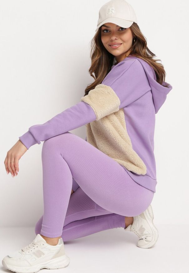 Born2be - Jasnofioletowa Dwukolorowa Bluza z Bawełny z Polarowymi Wstawkami i Kapturem Dikea. Kolor: fioletowy. Materiał: polar, bawełna. Sezon: zima. Styl: elegancki