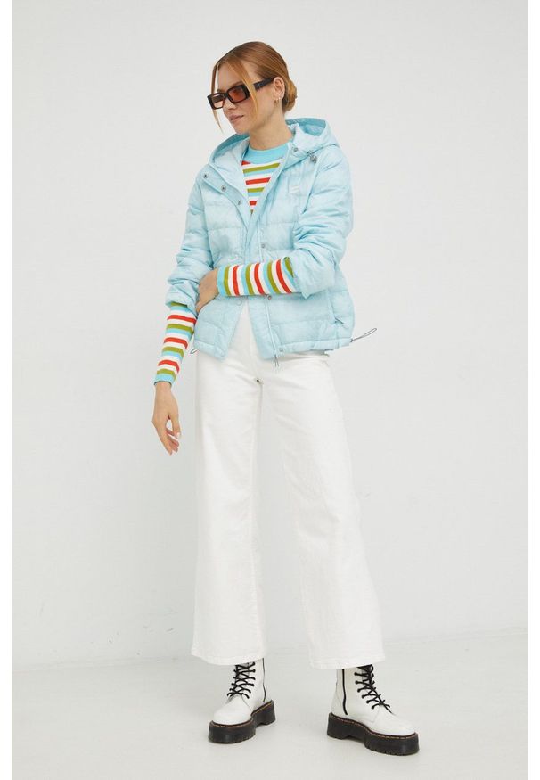 Levi's® - Levi's kurtka damska przejściowa. Okazja: na spotkanie biznesowe, na co dzień. Kolor: niebieski. Materiał: puch. Styl: biznesowy, casual