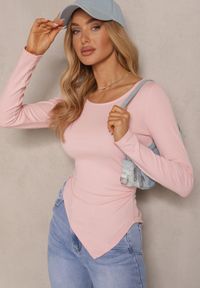 Renee - Różowa Bluzka Ozdobiona Asymetrycznym Dołem Tatolena. Okazja: na co dzień. Kolor: różowy. Materiał: jeans. Wzór: aplikacja. Styl: klasyczny, elegancki, casual #4