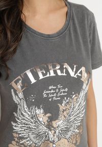 Born2be - Ciemnoszary T-shirt z Bawełny z Nadrukiem Erenova. Okazja: na co dzień. Kolor: szary. Materiał: bawełna. Wzór: nadruk. Styl: klasyczny, casual