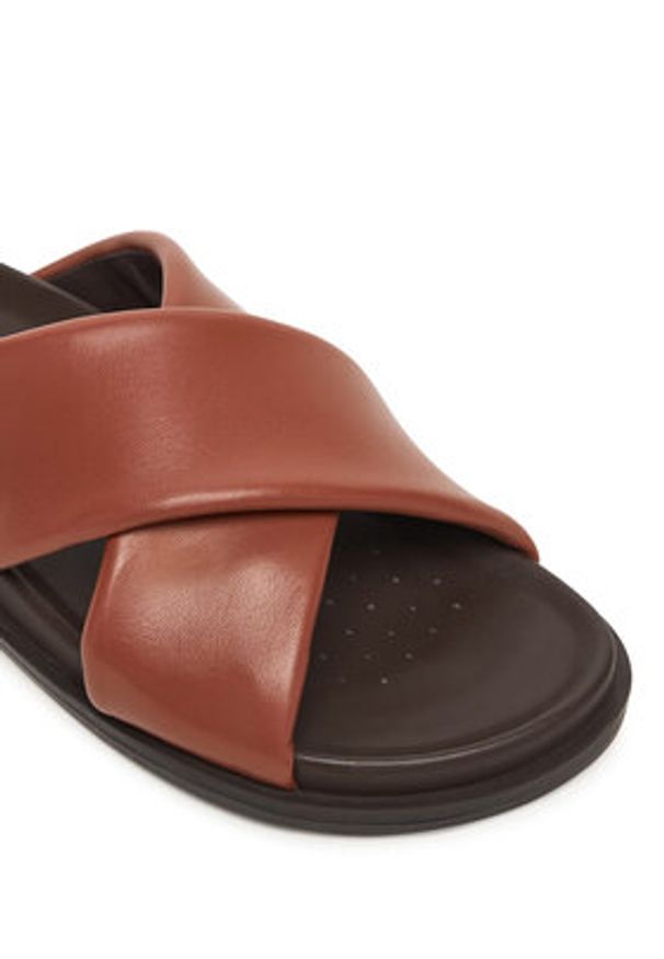 Geox Klapki D Adelash D55YWB 000TU C6014 Brązowy. Kolor: brązowy. Materiał: skóra