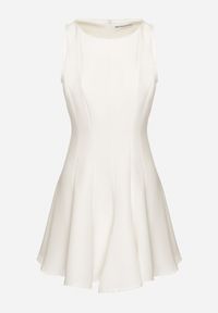 Born2be - Biała Rozkloszowana Sukienka Ozdobiona Przeszyciami Evinini. Kolor: biały. Wzór: aplikacja. Styl: klasyczny, elegancki #6