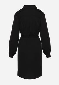 Born2be - Czarna Sukienka Koszulowa z Wiązanym Paskiem Bufiastymi Rękawami Blemianna. Okazja: na co dzień, na spotkanie biznesowe. Kolor: czarny. Typ sukienki: koszulowe. Styl: biznesowy, casual #5