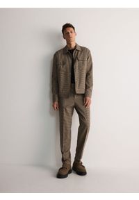 Reserved - Wzorzyste spodnie chino - brązowy. Kolor: brązowy. Materiał: wiskoza, tkanina #1