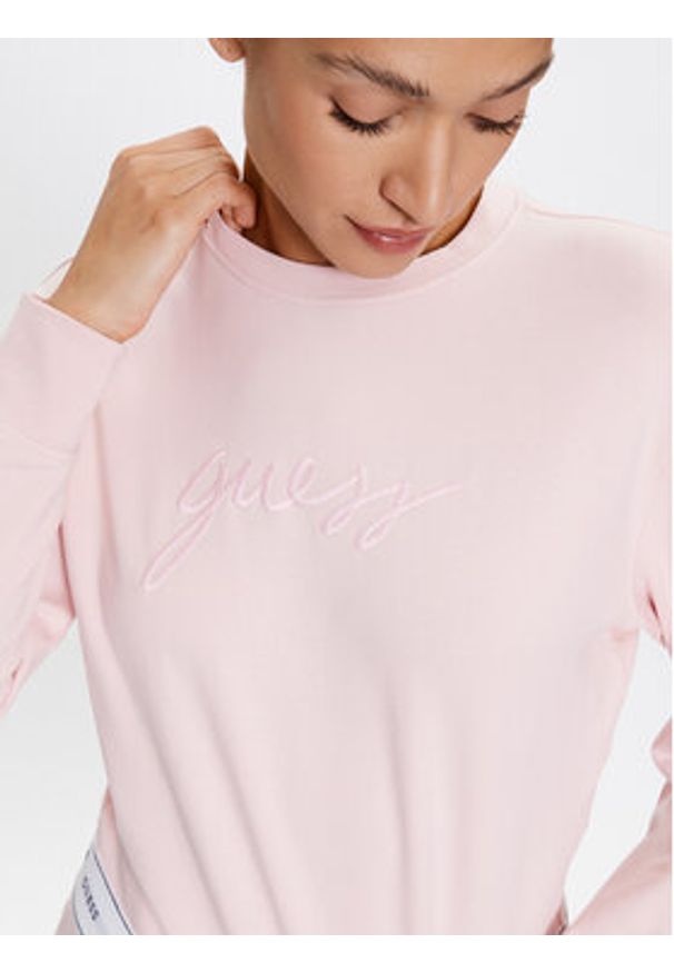 Guess Bluza O3YQ01 KBS91 Różowy Regular Fit. Kolor: różowy. Materiał: bawełna