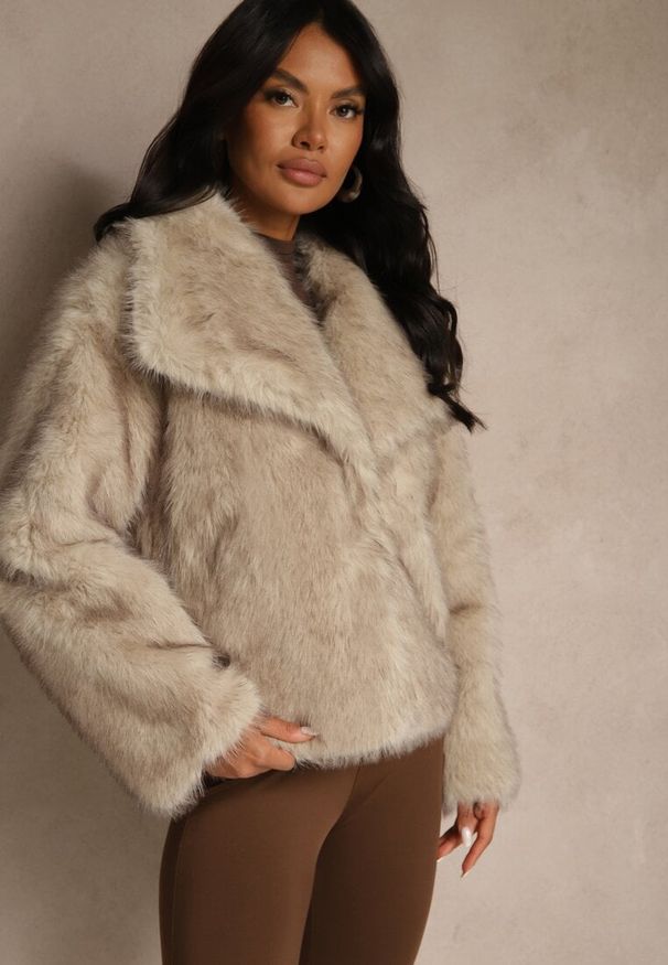 Renee - Ciemnobeżowa Kurtka Futrzana Ozdobiona Kołnierzem Avelire. Okazja: na co dzień. Kolor: beżowy. Materiał: futro. Wzór: aplikacja. Sezon: zima. Styl: casual, elegancki