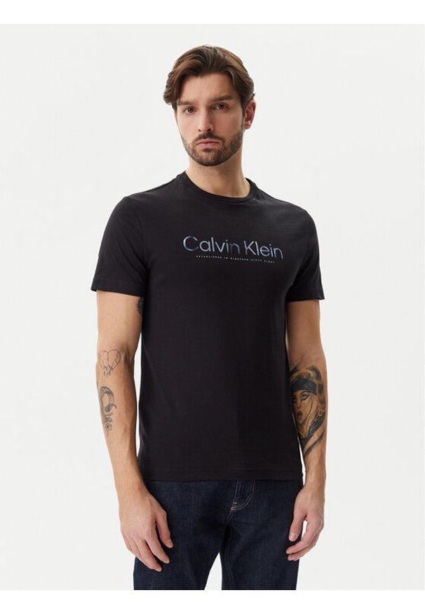 Calvin Klein T-Shirt Satin Bonded Logo K10K114162 Czarny Regular Fit. Kolor: czarny. Materiał: bawełna