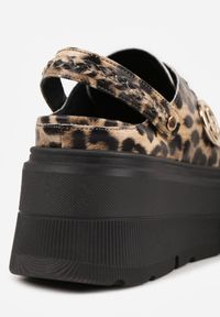 Born2be - Brązowe Sneakersy Vices w Panterkę na Grubej Tłoczonej Podeszwie z Paskiem na Pięcie i Metaliczną Ozdobą Zenfedi. Okazja: na co dzień. Zapięcie: pasek. Kolor: brązowy. Materiał: jeans. Szerokość cholewki: normalna. Wzór: motyw zwierzęcy, aplikacja #3