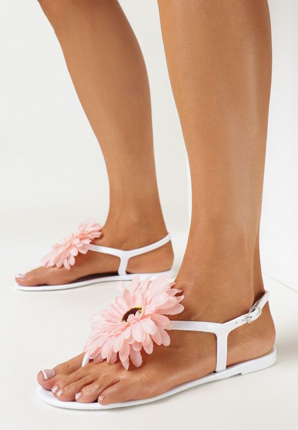 Born2be - Białe Sandały Japonki z Ozdobnym Kwiatem Navita. Kolor: biały. Wzór: kwiaty