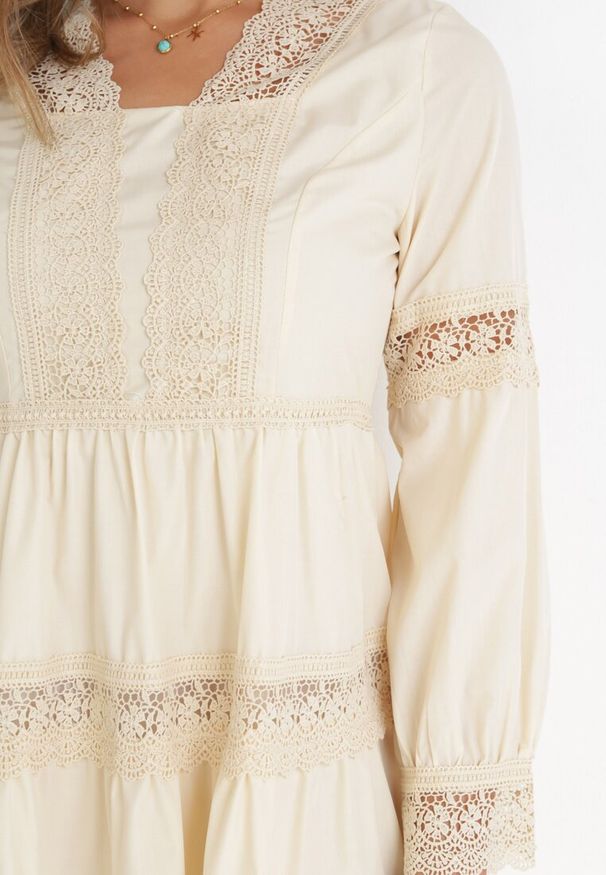 Born2be - Beżowa Sukienka Mini z Koronkowymi Wstawkami i Rozkloszowanym Dołem Femona. Okazja: na co dzień. Kolor: beżowy. Materiał: koronka. Typ sukienki: proste. Styl: casual. Długość: mini