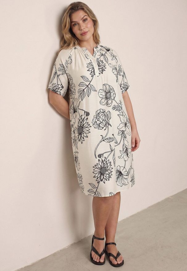 Born2be - Czarno-Biała Sukienka z Wiskozy o Pudełkowym Kroju w Kwiatowy Print Reninca. Okazja: na co dzień. Kolekcja: plus size. Kolor: czarny. Materiał: wiskoza. Wzór: nadruk, kwiaty. Sezon: lato. Typ sukienki: proste, dla puszystych. Styl: casual
