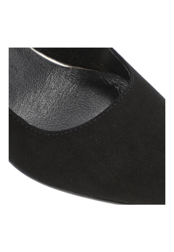 CheBello - Czółenka damskie Chebello, zamszowe skórzane na słupku z noskiem w szpic eleganckie, czarne, 4852. Kolor: czarny. Materiał: skóra, zamsz. Wzór: geometria. Obcas: na obcasie, na słupku. Styl: wizytowy, klasyczny, elegancki. Wysokość obcasa: niski