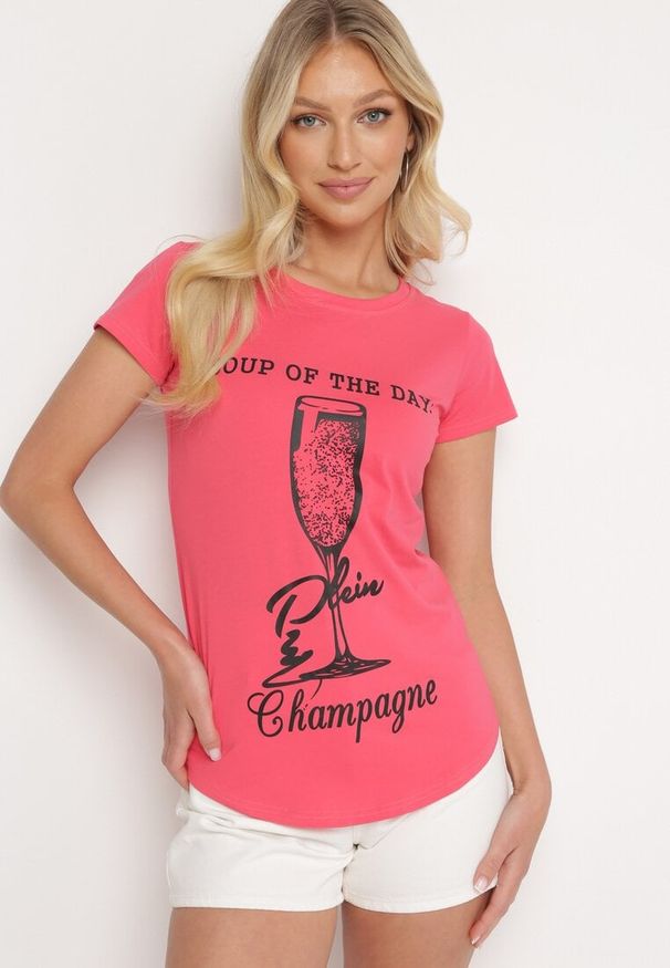Born2be - Różowy Klasyczny T-shirt z Bawełny Ozdobiony Nadrukiem Getantia. Okazja: na co dzień. Kolor: różowy. Materiał: bawełna. Wzór: nadruk, aplikacja. Styl: klasyczny