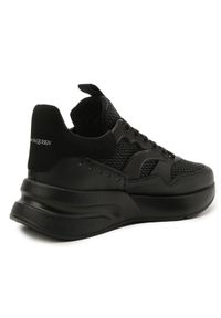 Alexander McQueen - ALEXANDER MCQUEEN - Czarne sneakersy z łączonych materiałów. Zapięcie: sznurówki. Kolor: czarny. Materiał: materiał #2