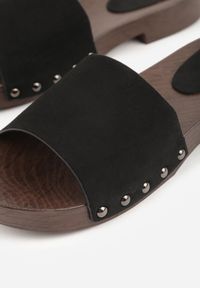 Born2be - Czarne Klapki Ozdobione Nitami Thronisei. Okazja: na co dzień. Kolor: czarny. Materiał: jeans. Wzór: aplikacja. Styl: casual, klasyczny #3