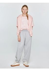 Big-Star - Koszulka dziewczęca z nadrukiem różowa Minka 600. Okazja: na co dzień, na uczelnię. Kolor: różowy. Materiał: dzianina, bawełna, skóra, jeans. Długość: krótkie. Wzór: nadruk. Styl: casual, klasyczny, młodzieżowy #2