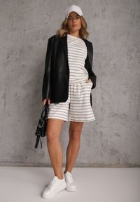 Renee - Biało-Czarny T-shirt z Bawełny Ozdobiony Poziomymi Paskami Nautida. Okazja: na co dzień. Kolor: czarny. Materiał: bawełna. Wzór: aplikacja. Styl: casual #7