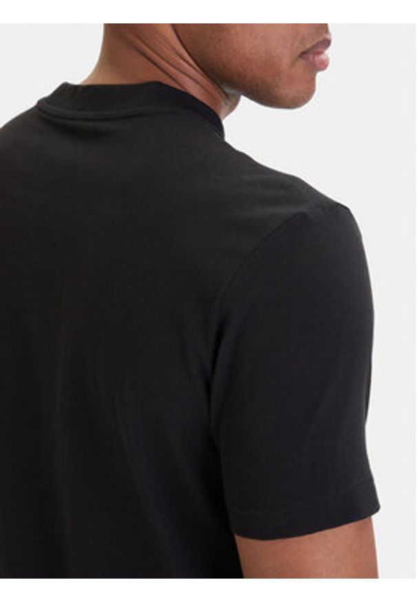 Calvin Klein Jeans T-Shirt LV04RAB810 Czarny Regular Fit. Kolor: czarny. Materiał: bawełna