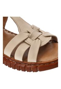 Beżowe Sandały Artiker Modne Obuwie Damskie. Okazja: na plażę, na spacer. Zapięcie: klamry. Kolor: beżowy. Materiał: materiał, guma. Sezon: lato #2