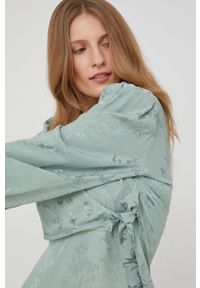 Answear Lab bluzka damska kolor turkusowy wzorzysta. Kolor: turkusowy. Materiał: tkanina, materiał. Długość rękawa: długi rękaw. Długość: długie. Styl: wakacyjny #2
