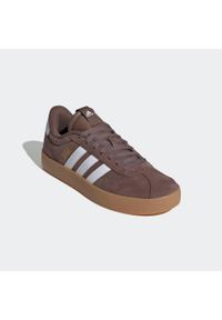 Adidas - Sneakersy męskie ADIDAS VL Court 3.0. Kolor: brązowy. Materiał: zamsz, kauczuk, skóra, syntetyk. Szerokość cholewki: normalna