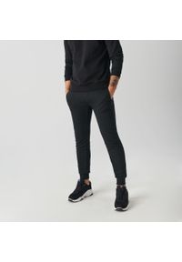 Sinsay - Spodnie dresowe slim jogger - Czarny. Kolor: czarny. Materiał: dresówka #1