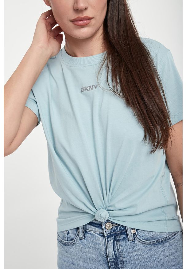 T-shirt damski DKNY SPORT. Styl: sportowy