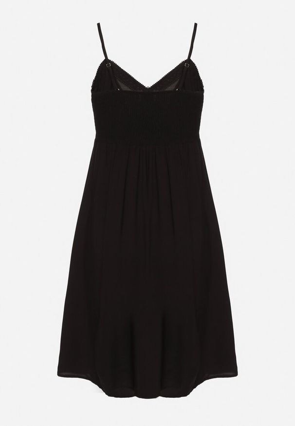 Born2be - Czarna Sukienka z Wiskozy na Cienkich Ramiączkach z Regulacją Ozdobiona Lampasem i Haftem Nelrissa. Okazja: na imprezę. Typ kołnierza: dekolt w kształcie V. Kolor: czarny. Materiał: wiskoza. Długość rękawa: na ramiączkach. Wzór: aplikacja, haft