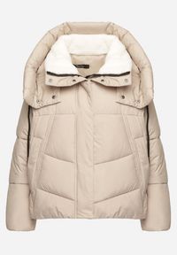 Born2be - Jasnobeżowa Kurtka z Pikowanymi Przeszyciami i Odpinanym Kapturem Eantina. Okazja: na co dzień. Kolor: beżowy. Materiał: jeans, materiał. Długość rękawa: długi rękaw. Długość: długie. Styl: klasyczny, casual #3