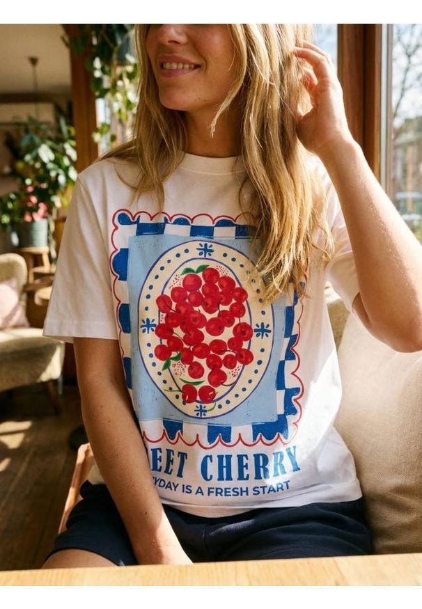 Sinsay - Bawełniana koszulka z nadrukiem - biały. Kolor: biały. Materiał: bawełna. Wzór: nadruk