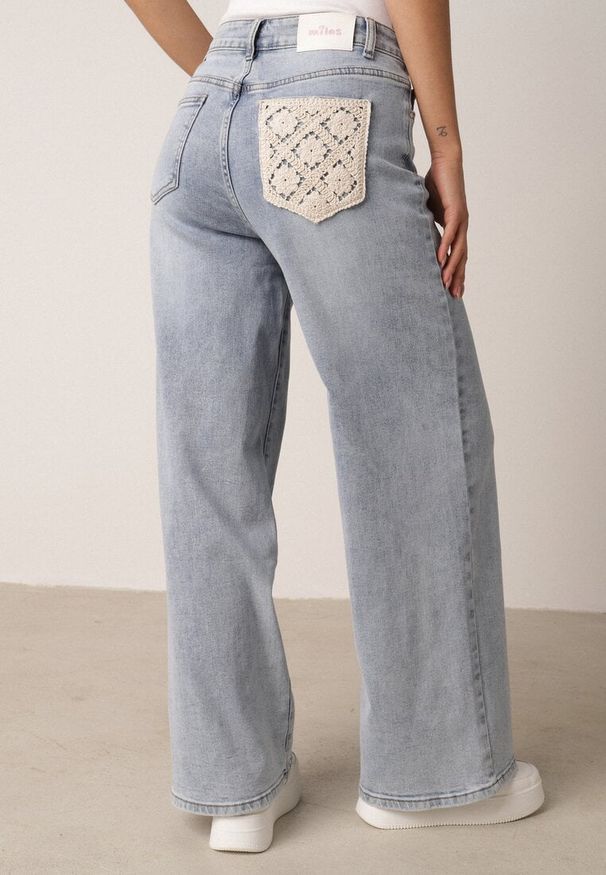 Born2be - Niebieskie Jeansy o Szerokim Fasonie z Wysokim Stanem Zdobione Haftem Liluth. Okazja: na co dzień, do pracy, na spotkanie biznesowe. Stan: podwyższony. Kolor: niebieski. Wzór: aplikacja, haft. Styl: biznesowy, klasyczny, casual, elegancki