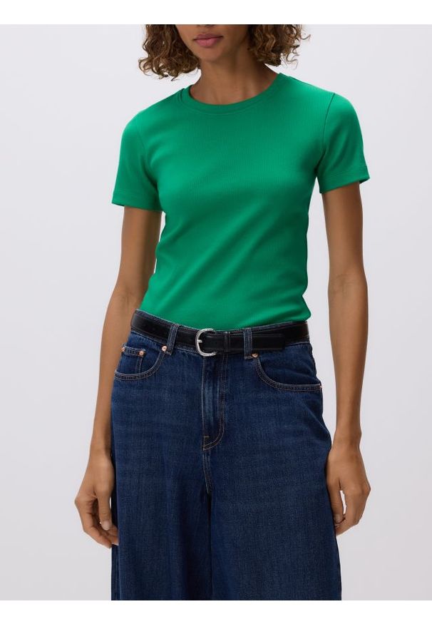 Reserved - T-shirt w prążek - zielony. Kolor: zielony. Materiał: dzianina, bawełna. Wzór: prążki