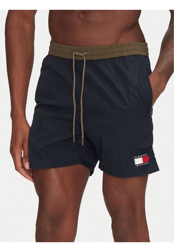 TOMMY HILFIGER - Tommy Hilfiger Szorty kąpielowe UM0UM03455 Granatowy Slim Fit. Kolor: niebieski. Materiał: syntetyk